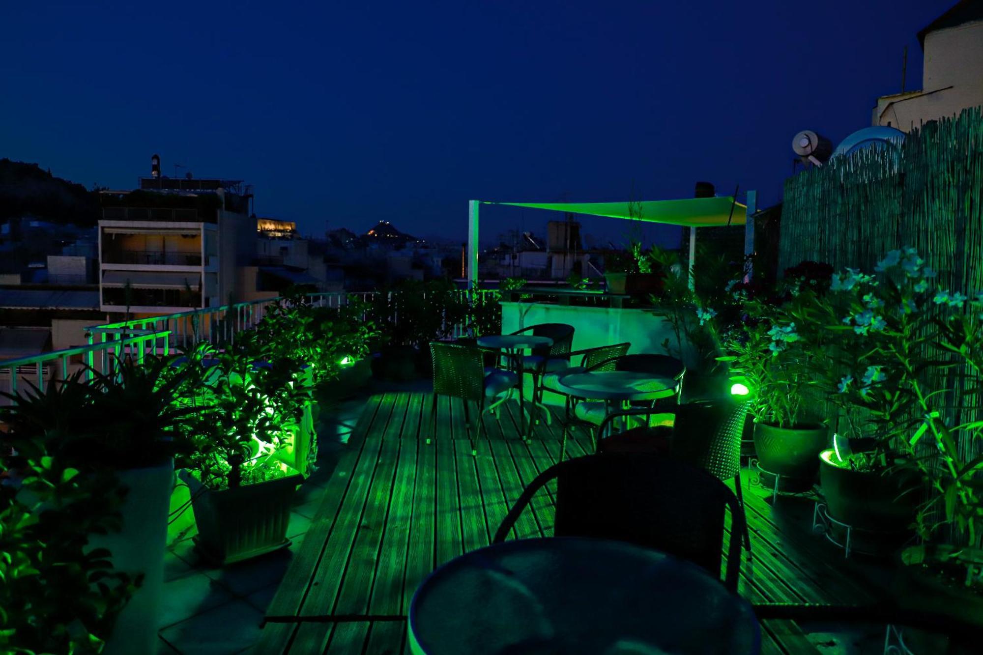Renovated Apartment With Roof Garden Access, 15 M Walk To Acropolis Atena Exterior foto